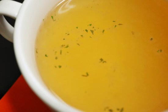 お湯を入れて完成した淡路島産たまねぎスープ